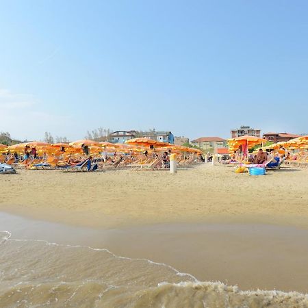 Hotel Flora Capri Cesenatico Eksteriør billede