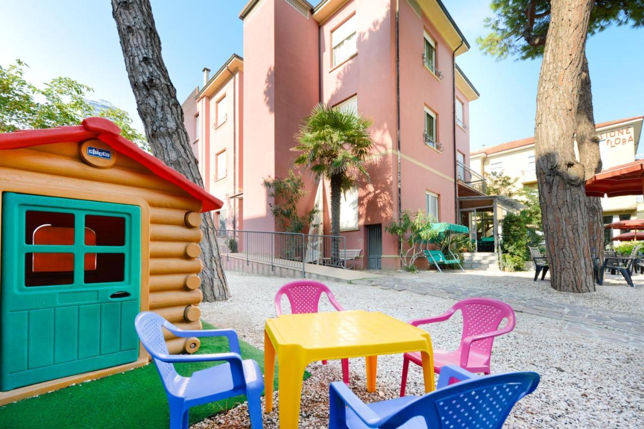 Hotel Flora Capri Cesenatico Eksteriør billede