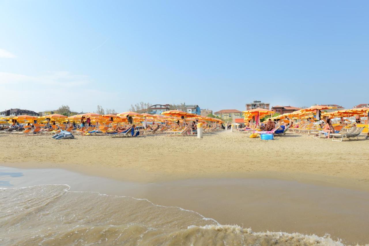 Hotel Flora Capri Cesenatico Eksteriør billede